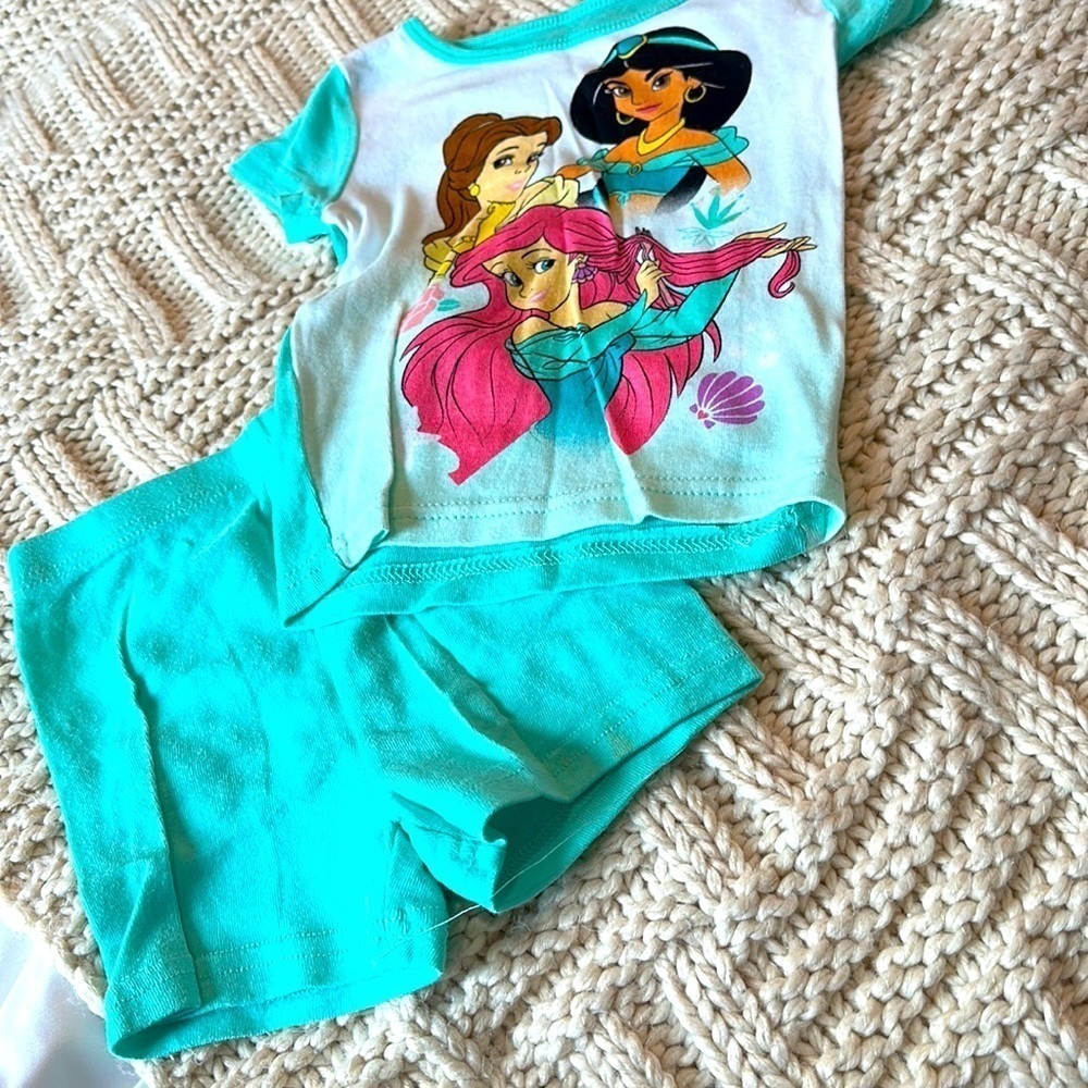 Bundle Disney Princess and Carter’s snug fit pajamas 4T and 5T